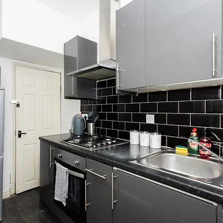 Cozy Home, Sleeps 4,only 7mins From Centre, Parking, Wifi & Netflix Hébergement de vacances Leeds (West Yorkshire)