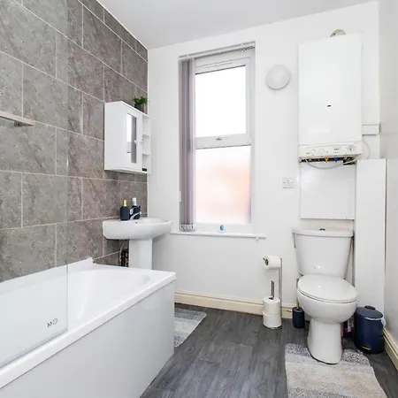 Cozy Home, Sleeps 4,only 7mins From Centre, Parking, Wifi & Netflix *