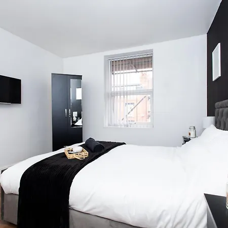 Cozy Home, Sleeps 4,only 7mins From Centre, Parking, Wifi & Netflix Hébergement de vacances *