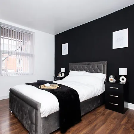 Holiday home Cozy Home, Sleeps 4,only 7mins From Centre, Parking, Wifi & Netflix