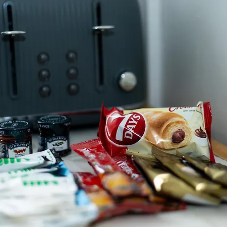 Cozy Home, Sleeps 4,only 7mins From Centre, Parking, Wifi & Netflix * Leeds (West Yorkshire)