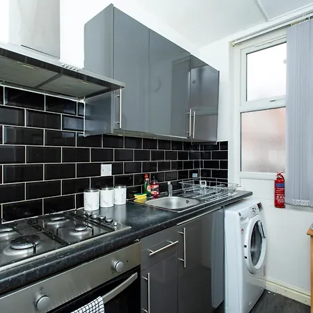 Cozy Home, Sleeps 4,only 7mins From Centre, Parking, Wifi & Netflix Leeds (West Yorkshire)