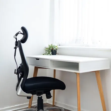 Cozy Home, Sleeps 4,only 7mins From Centre, Parking, Wifi & Netflix Holiday home *