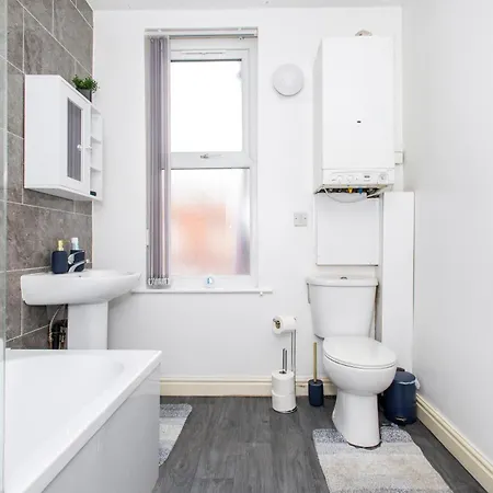 Cozy Home, Sleeps 4,only 7mins From Centre, Parking, Wifi & Netflix Leeds (West Yorkshire)