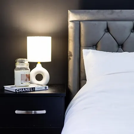 Vakantiehuis Cozy Home, Sleeps 4,only 7mins From Centre, Parking, Wifi & Netflix