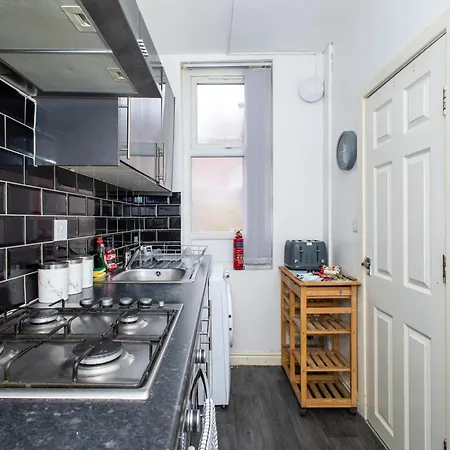 Cozy Home, Sleeps 4,only 7mins From Centre, Parking, Wifi & Netflix Vakantiehuis Leeds (West Yorkshire)