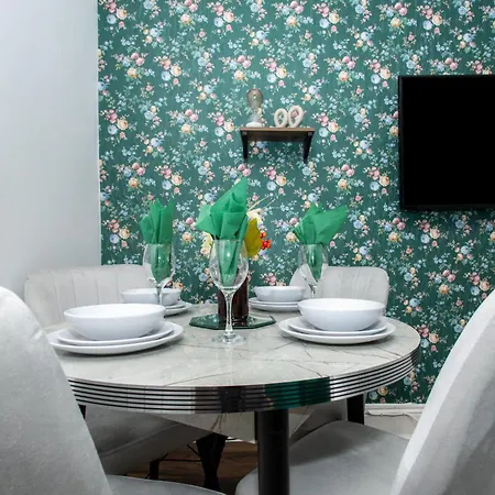 Cozy Home, Sleeps 4,only 7mins From Centre, Parking, Wifi & Netflix Leeds (West Yorkshire)