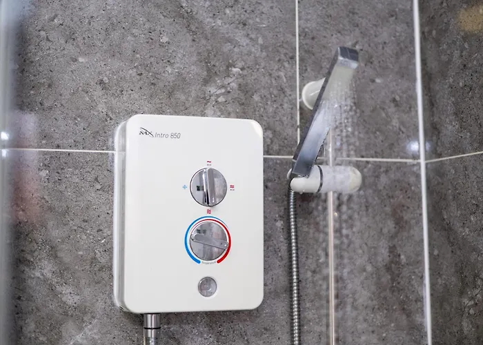 Cozy Home, Sleeps 4,only 7mins From Centre, Parking, Wifi & Netflix Holiday home