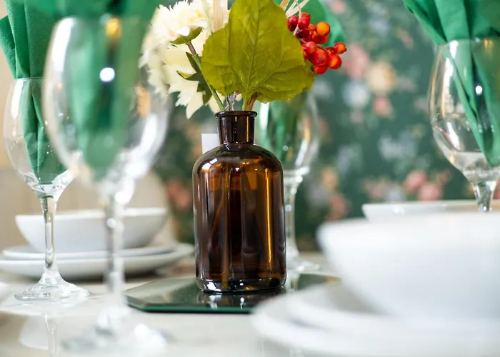 Cozy Home, Sleeps 4,only 7mins From Centre, Parking, Wifi & Netflix Semesterbostad