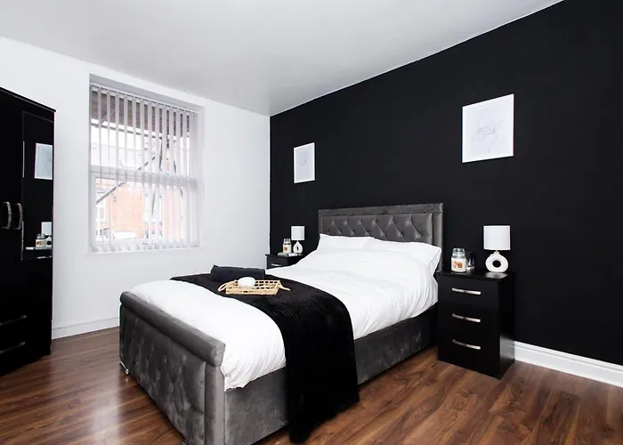 Semesterbostad Cozy Home, Sleeps 4,only 7mins From Centre, Parking, Wifi & Netflix