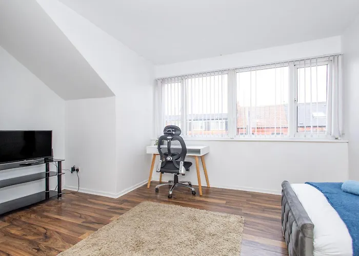 Cozy Home, Sleeps 4,only 7mins From Centre, Parking, Wifi & Netflix Semesterbostad