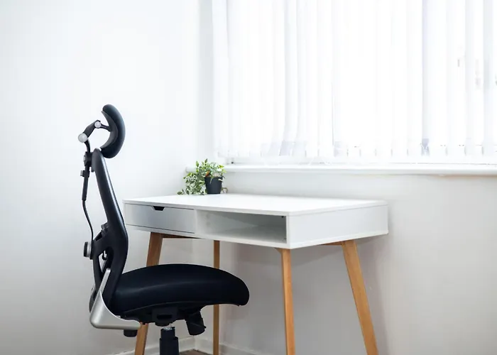 Cozy Home, Sleeps 4,only 7mins From Centre, Parking, Wifi & Netflix