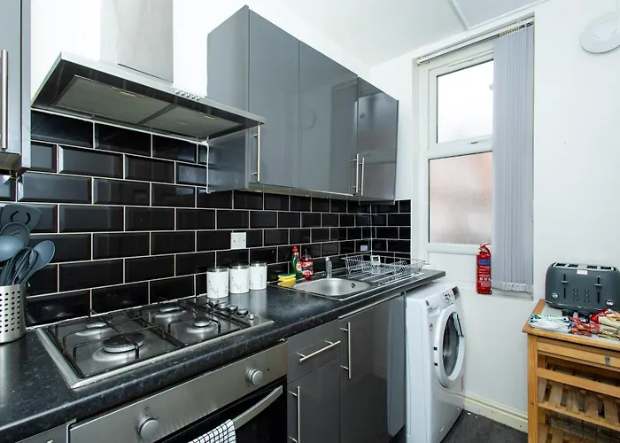 Cozy Home, Sleeps 4,only 7mins From Centre, Parking, Wifi & Netflix Leeds (West Yorkshire)