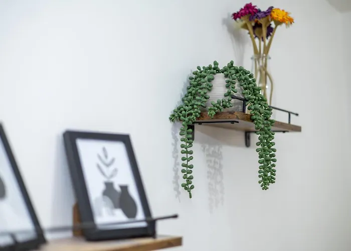 Semesterbostad Cozy Home, Sleeps 4,only 7mins From Centre, Parking, Wifi & Netflix