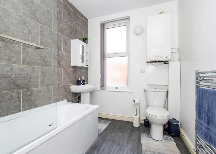 Cozy Home, Sleeps 4,only 7mins From Centre, Parking, Wifi & Netflix *