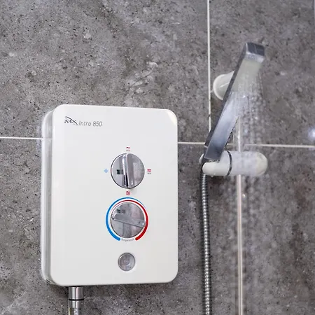 Cozy Home, Sleeps 4,only 7mins From Centre, Parking, Wifi & Netflix 別荘