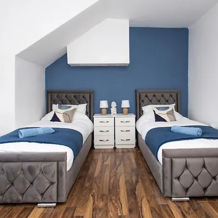 別荘 Cozy Home, Sleeps 4,only 7mins From Centre, Parking, Wifi & Netflix リーズ