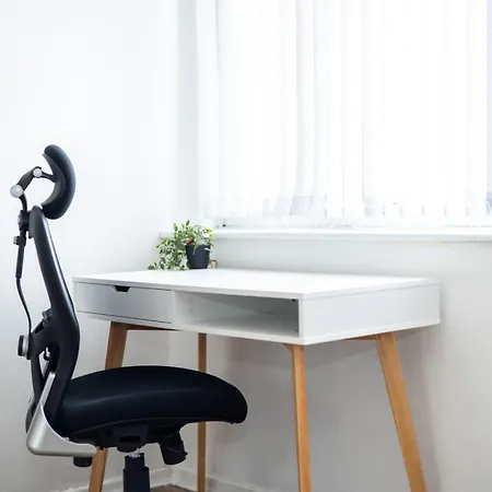 Cozy Home, Sleeps 4,only 7mins From Centre, Parking, Wifi & Netflix