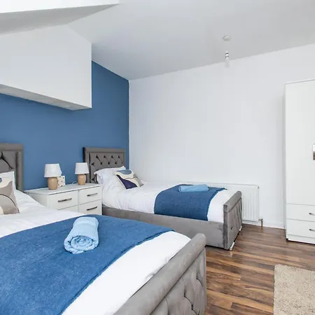 Cozy Home, Sleeps 4,only 7mins From Centre, Parking, Wifi & Netflix 別荘