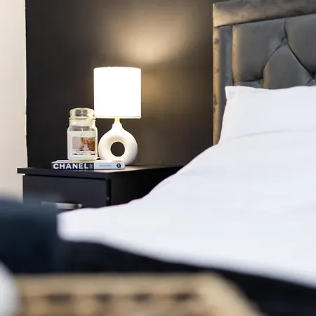 Cozy Home, Sleeps 4,only 7mins From Centre, Parking, Wifi & Netflix * リーズ