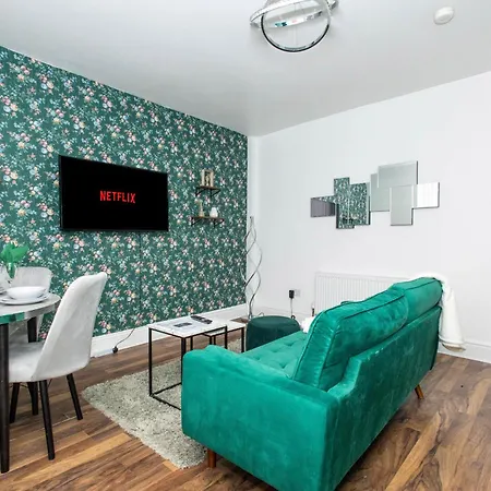 Cozy Home, Sleeps 4,only 7mins From Centre, Parking, Wifi & Netflix 別荘 リーズ