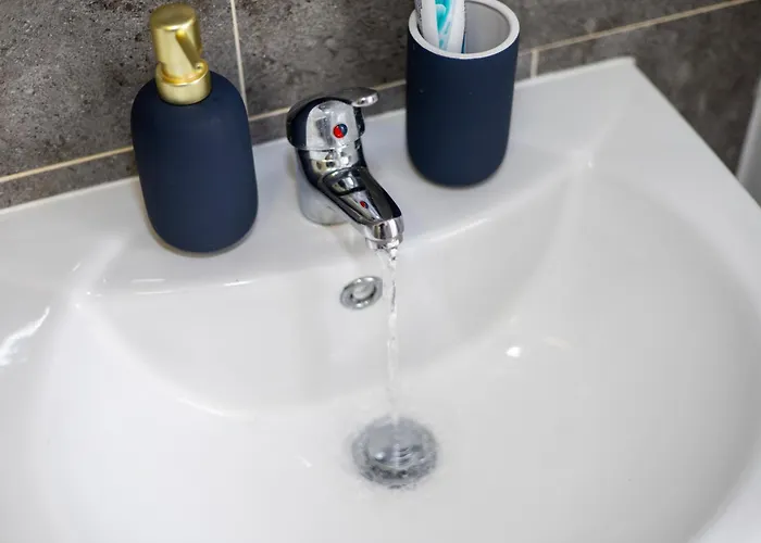 度假居 Cozy Home, Sleeps 4,only 7mins From Centre, Parking, Wifi & Netflix