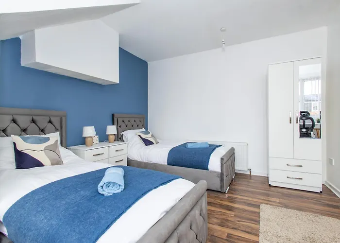 Cozy Home, Sleeps 4,only 7mins From Centre, Parking, Wifi & Netflix 度假居