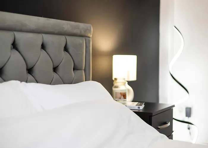 度假居 Cozy Home, Sleeps 4,only 7mins From Centre, Parking, Wifi & Netflix 利兹