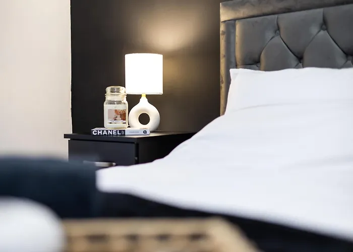 Cozy Home, Sleeps 4,only 7mins From Centre, Parking, Wifi & Netflix * 利兹