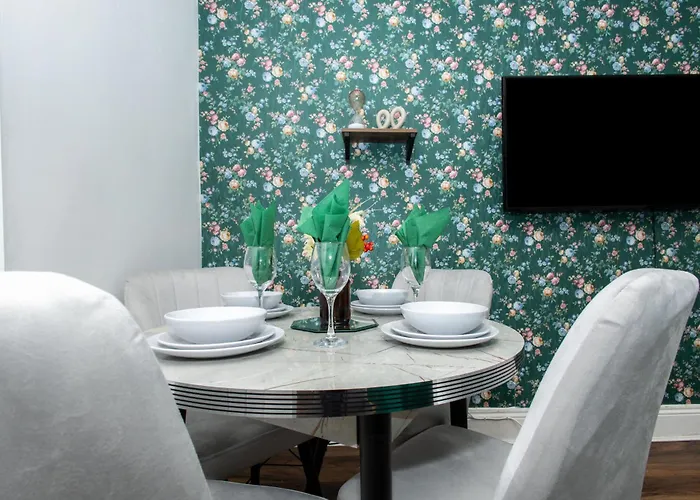 Cozy Home, Sleeps 4,only 7mins From Centre, Parking, Wifi & Netflix 利兹