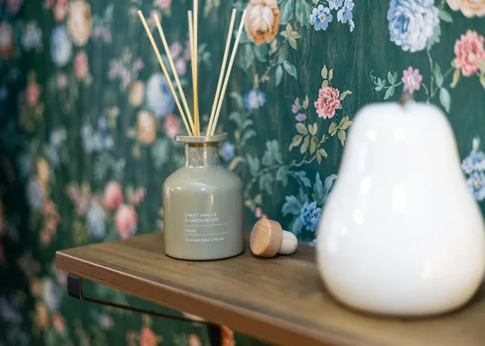 Cozy Home, Sleeps 4,only 7mins From Centre, Parking, Wifi & Netflix 度假居 *