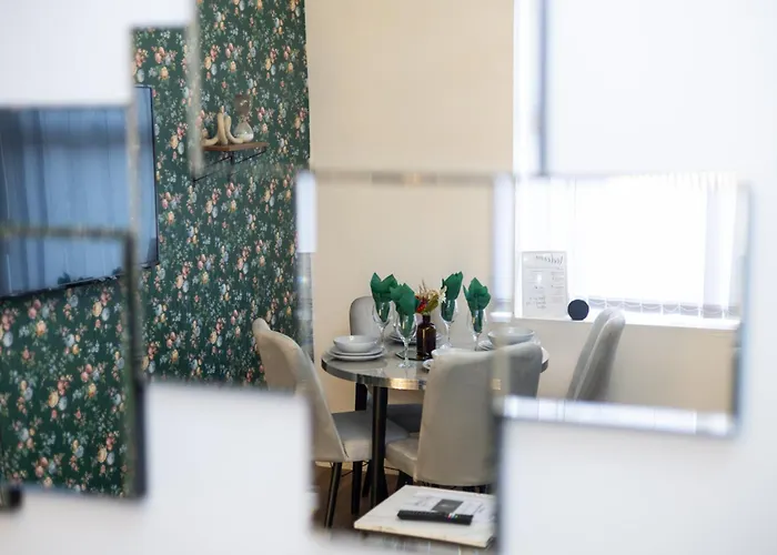 Cozy Home, Sleeps 4,only 7mins From Centre, Parking, Wifi & Netflix 利兹